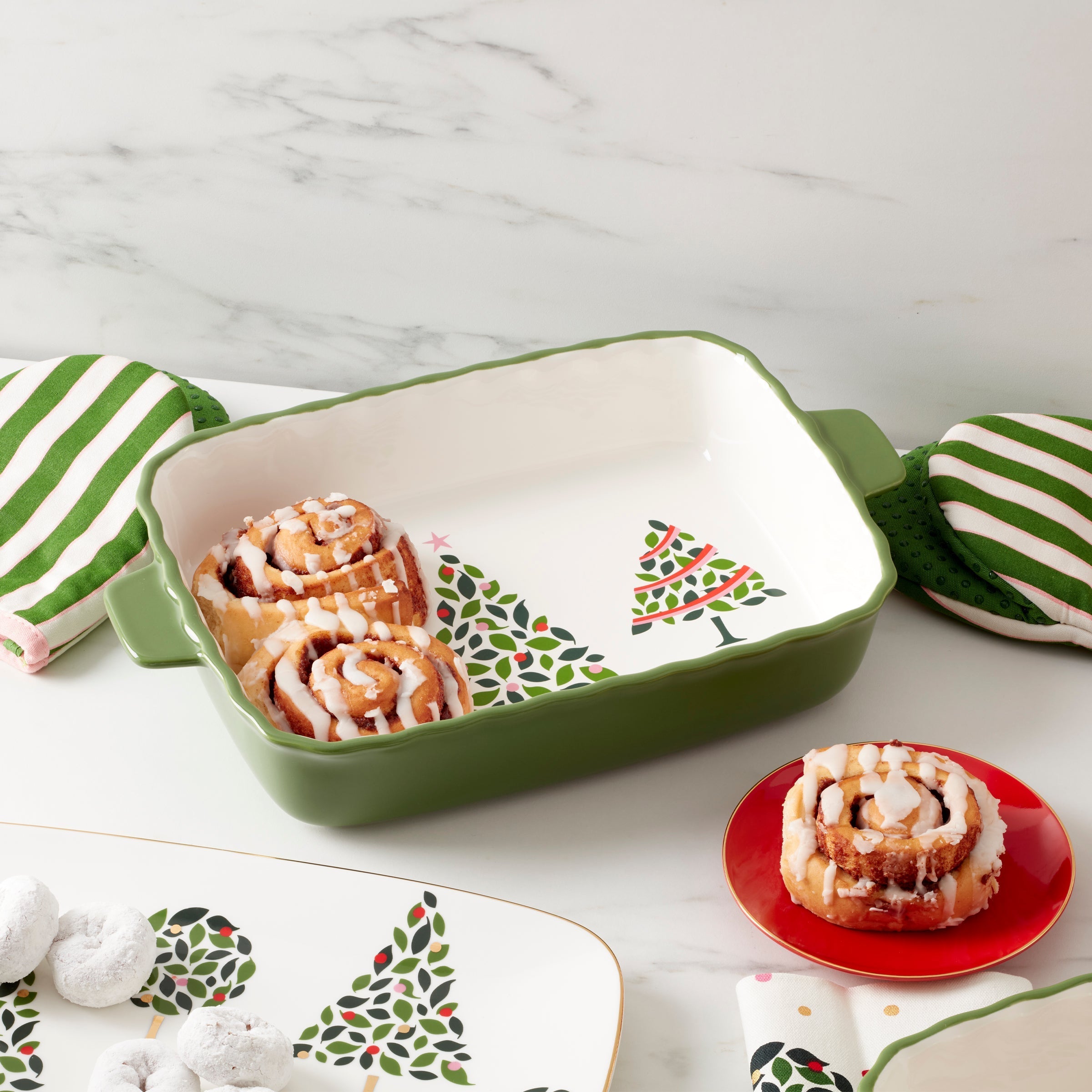 Lenox Westmore Evergreen Rectangular Scallop Baking Dish - Image 4