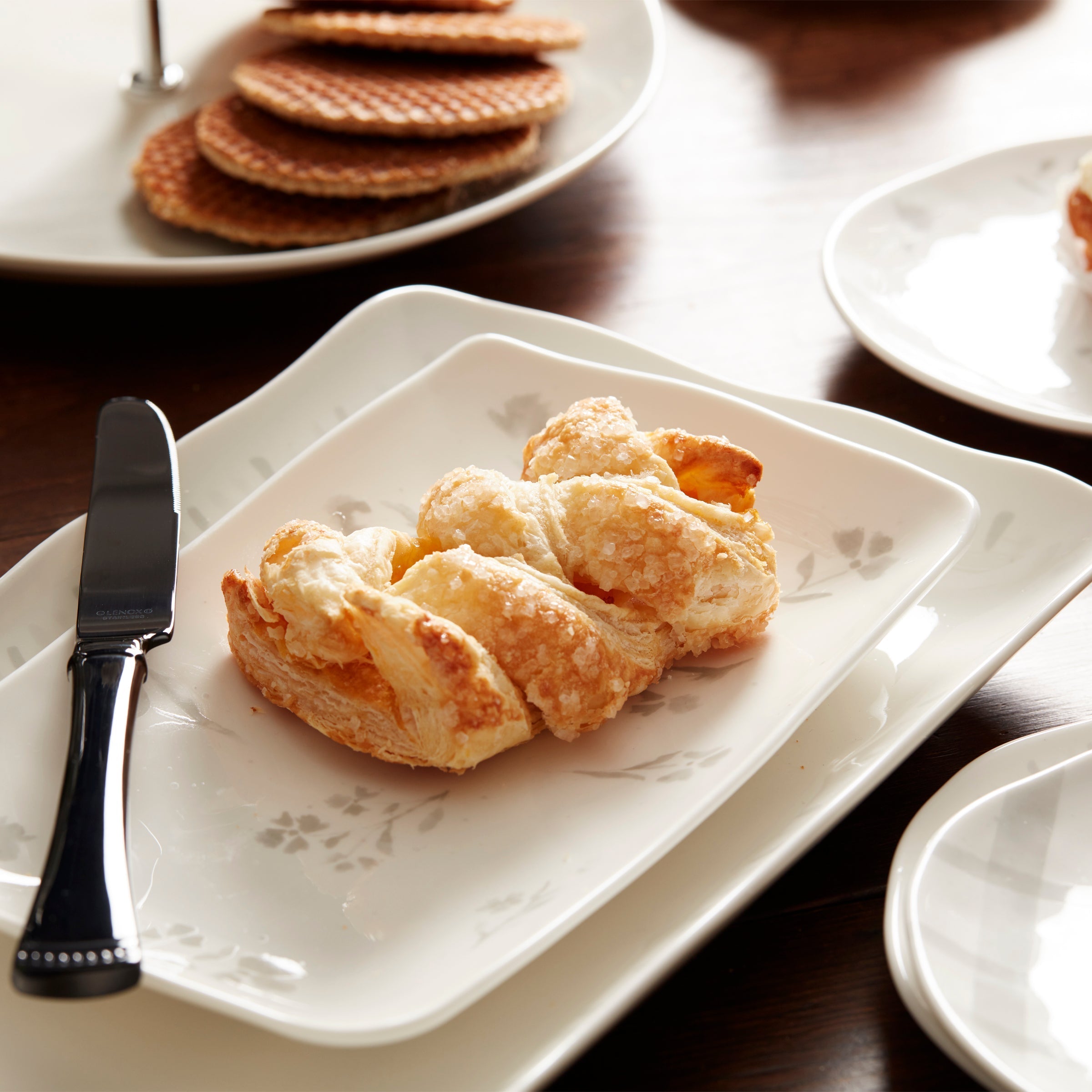 Lenox Westmore Oyster Bay 2-Piece Nesting Serving Platters - Image 3