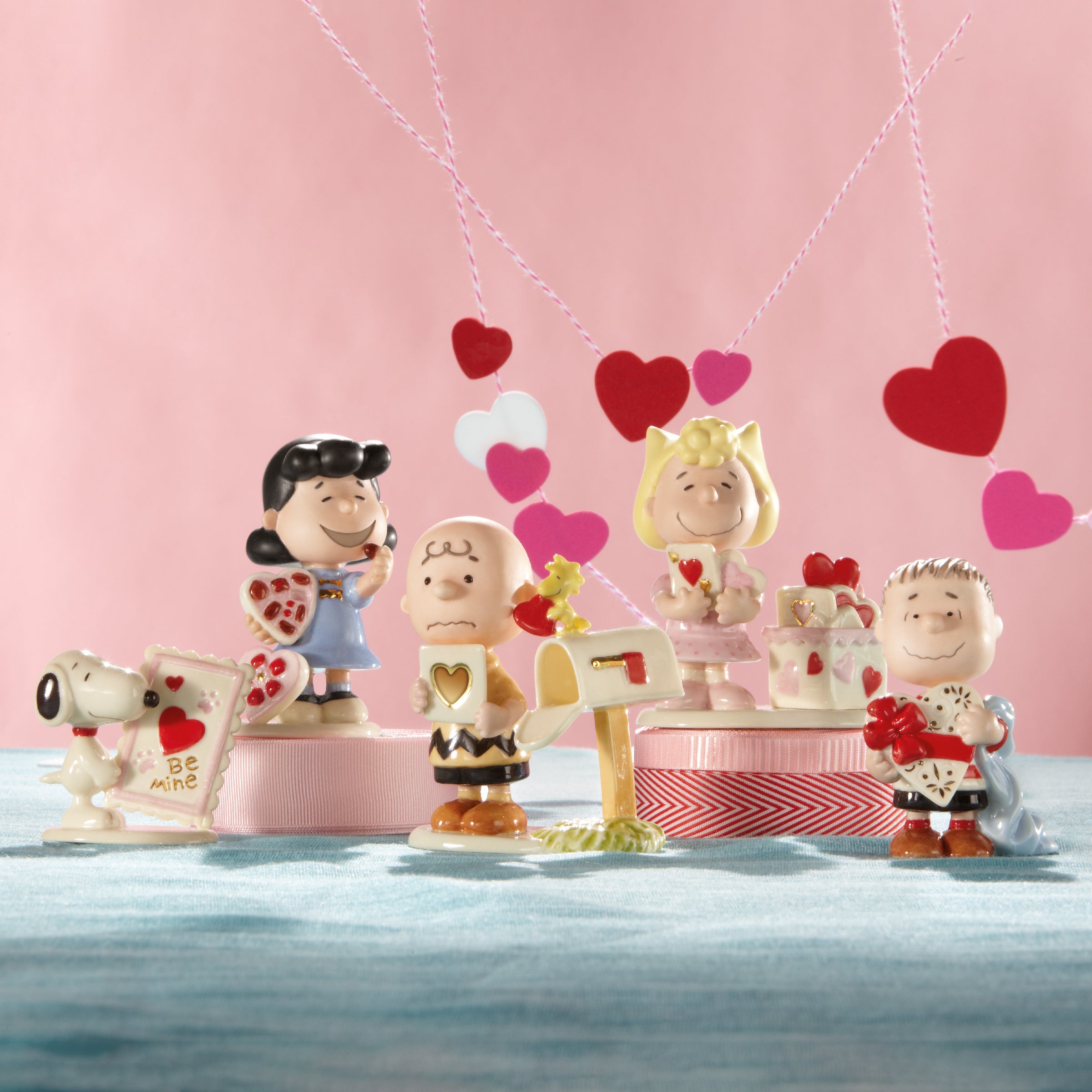 Lenox Westmore Peanuts 5-Piece Valentine's Figurine Set - Image 2